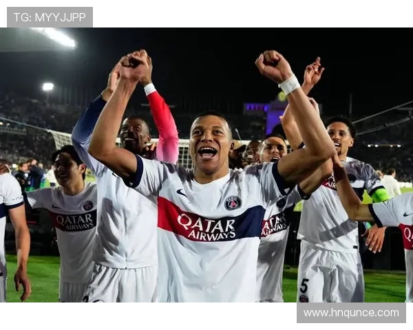 纳赛尔赛场晤梅西妻子:温情互动背后的巴黎战略